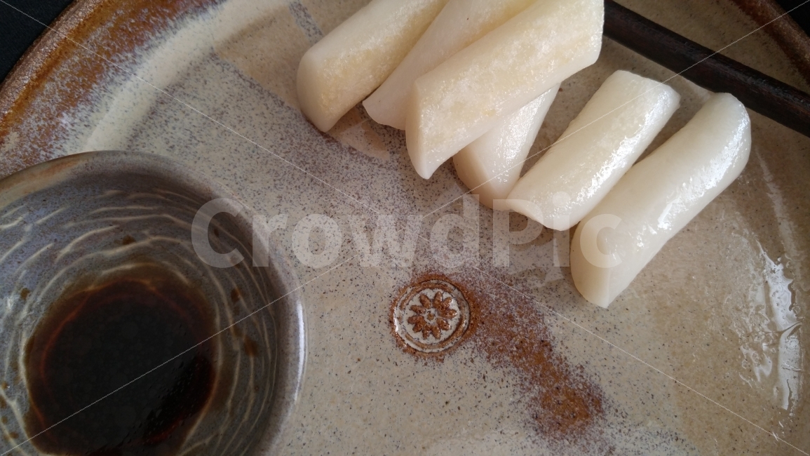 간식,떡,간장,노릇노릇,직접만든접시,ricecake,snack,simpletaste,selfmadeceramicdishandbowl,음식,식재료,요리,food,cook,meal,dishes,food reserves,한식,한국음식,한국요리,korean food,korean dishes,korean meal,korean cook,디저트,간식,후식,dessert,snack