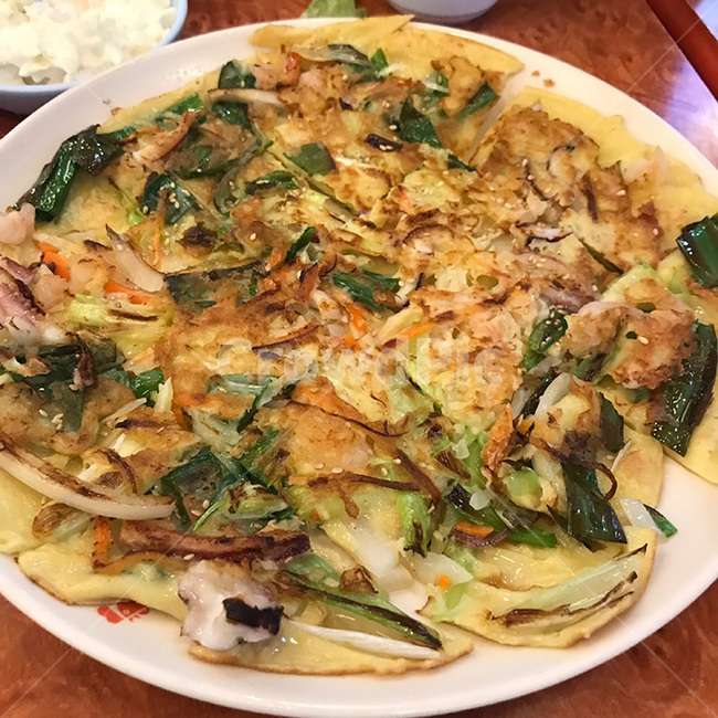 food,식품,요리,식사,비오는날,막걸리,부침개,전,해물전,해물파전,파전,기름진음식,맛있는음식,한식,안주,음식,식재료,요리,food,cook,meal,dishes,food reserves,한식,한국음식,한국요리,korean food,korean dishes,korean meal,korean cook