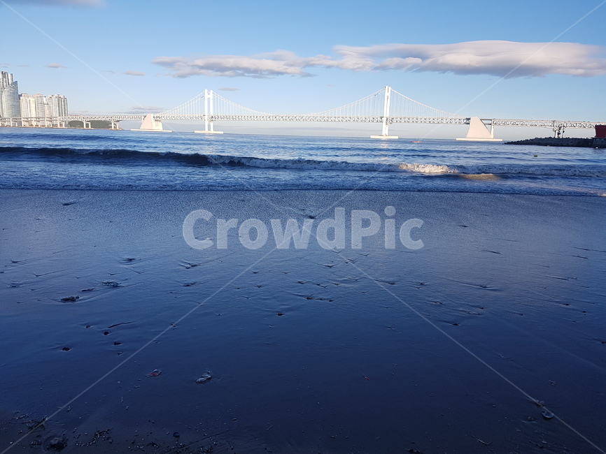 광안리바다,가을바다,광안리해변,광안대교,광안리풍경,광안리경치,광안리,파도,하늘,구름,하늘빛,광안리낮,푸른바다,sea,gwanganri,gwangallibeach,gwangandaegyobridge,bridge,alargebridge,해변,부산,부산바다