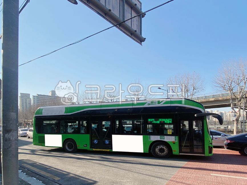 버스,버스광고,목업,목업이미지,광고,광고판,차량광고,시내버스광고,부착광고,옥외광고,판넬,비즈니스,상업광고판,도시배경,사인보드,상업광고,커머셜,비어있는,프레임,광고디자인,빈공간,배경,바탕,백그라운드,사각형광고판,차량,교통수단,bus,busadvertisement,mockup,mockupimage,billboard,vehicleadvertisement,citybusadvertisement,advertisement,outdooradvertisement,panel,business,commercialbillboard,citybackground,signboard,commercialadvertisement,commercial,free,frame,advertisingdesign,emptyspace,background