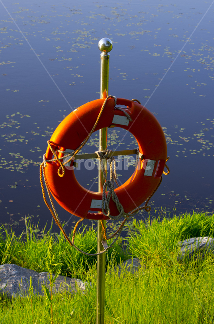 구명튜브,구명,호수,연못,안전,십자,lifebelt,life,water,lake,pond,safe,풍경,풍경사진,감성,감성사진,정취,튜브,수상안전