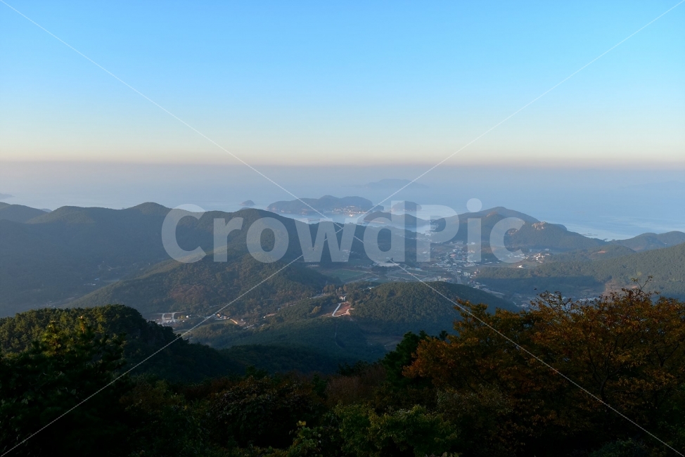 미륵산,바다,야경,통영,일출,가을,풍경,탐방,미래사,한려해상국립공원,자연,파란하늘,그림같은,칼라풀,뷰티플,아름다운,힐링,감성,정취,산세,명산,전망,조망,100대명산,nature,산,등산,트레킹,풍경사진,비경,경치,청명,가을날씨,경관,암봉우리,mountain,케이블카,섬,미륵도,바다백리길,달아길,여명,나폴리,당포해전,가을,계절,fall,autumn,season,자연,풍경,nature,landscape,한국자연풍경,한국자연경관,korea nature landscape,outdoors,옥외,mountain range,산맥