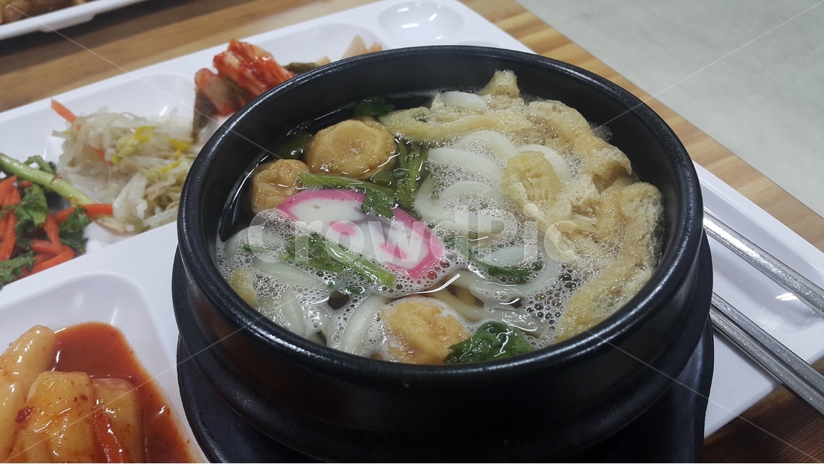 우동,식판,음식,반찬,요리,레시피,recipe,food,분식,식사,메뉴,점심,점심식사,점심메뉴,구내식당,식당,테이블,직장인,일상,데일리,daily,콩나물,김치,떡볶이,젓가락,수저,숟가락,조리,오뎅,어묵,면,면요리,면발,누들,noodle,폰사진,폰샷,스냅,snap,snapshot,맛있는,맛있다,한끼,끼니,cook,cooker,taste,flavor,delicious,tasty,국물,뜨거운,뜨겁다,보글보글,지글지글,뜨끈뜨끈,뚝배기,음식,식재료,요리,food,cook,meal,dishes,food reserves,면류,면요리,noodles,일식,일본음식,일본요리,Japanese food,Japanese dishes,Japanese meal,Japanese cook