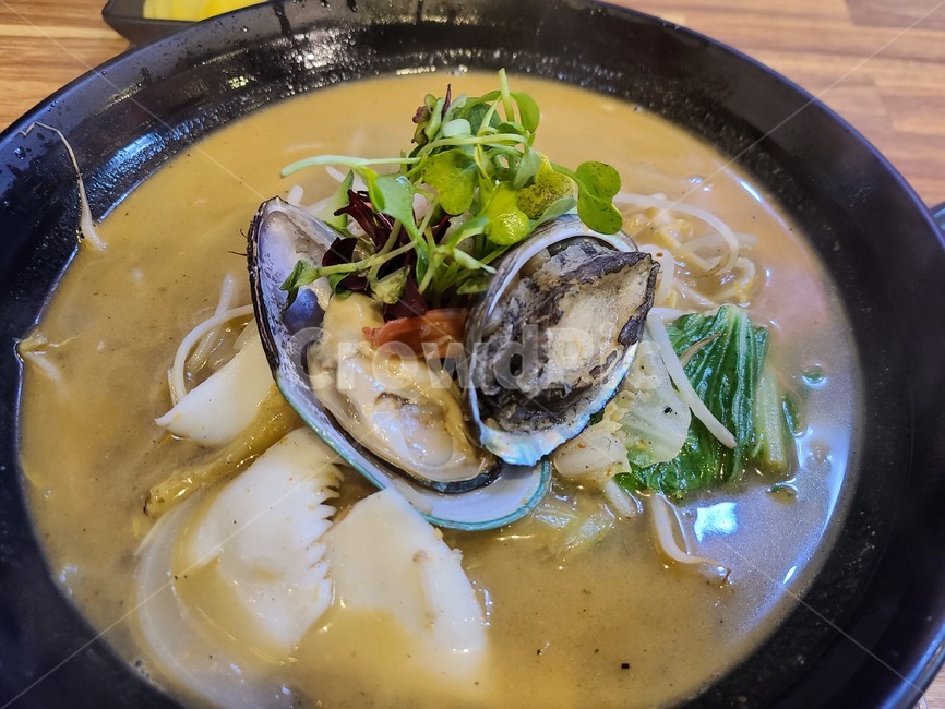dish,요리,food,음식,전복,짬뽕,백짬뽕,해물짬뽕,중식,면요리,숙주,오징어