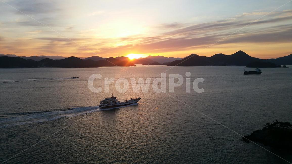 바다,지평선,저녁,바닷가,항해,sea,beach,horizon,노을,보트,배,저녁노을,바다풍경,sunset,boat,자연,풍경,nature,landscape,transportation,교통,vehicle,차량,outdoors,옥외,watercraft,선박,sunlight,햇빛