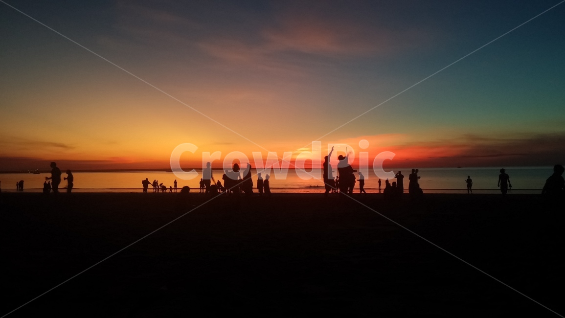 호주,일몰,해변,야경,일출,사람들,대중,군중,other people,crowd,인물실루엣,사람실루엣,character silhouette,human silhouette,nature,자연,outdoors,옥외,red sky,붉은 하늘,sunset,sky,하늘,dawn,새벽,dusk,황혼,human,인간,person,사람,sunlight,햇빛