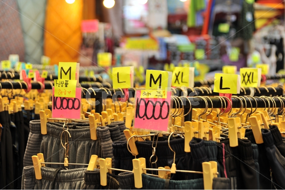 Clothes size,Market scenery,traditional market,pants,skirt,Traditional Market,price list,label,clothes,Clothing Store