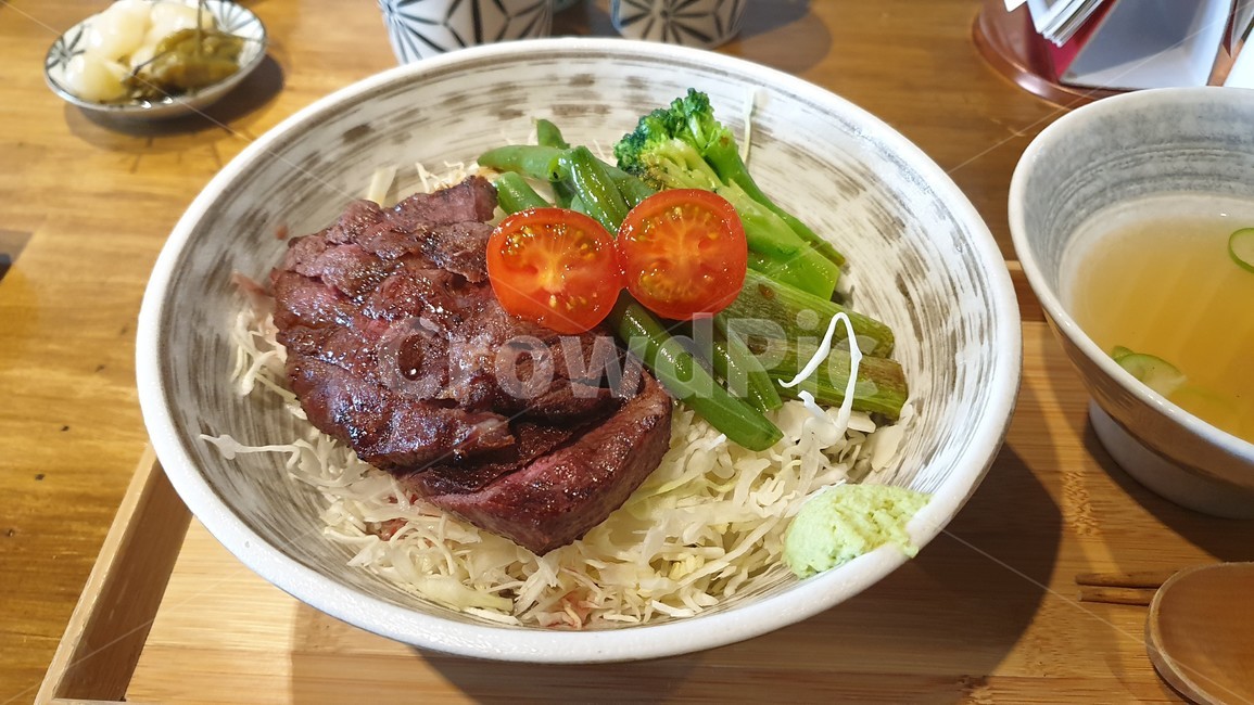 스테이크덮밥,덮밥,일식,퓨전요리,음식,음식,식재료,요리,food,cook,meal,dishes,food reserves