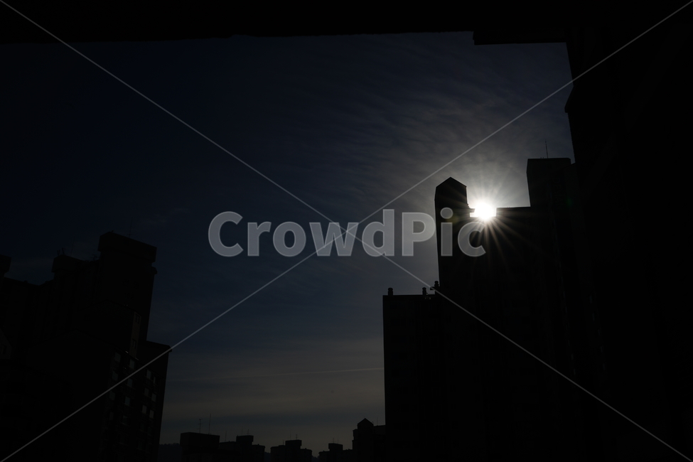 풍경,창,빛,윈도우,창가,햇살,느낌,감성,window,shine,건물,도시,풍경,city,landscape,실루엣,그림자,silhouette,shadow,light,flare,플레어