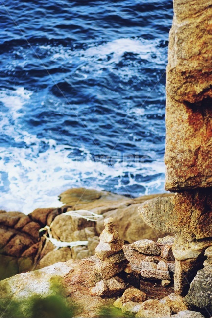 바닷가,돌탑,푸른바다,절벽,파도,정성,기도,마음,동해,자연,풍경,nature,landscape,rock,록