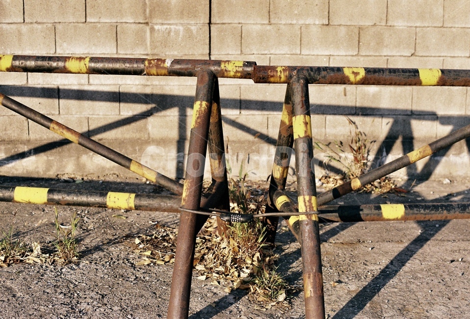 자물쇠,바리케이드,잠긴바리케이드,barricade,녹슨바리케이드,rusty,바리케이트,도로안전용품,녹슨바리케이트