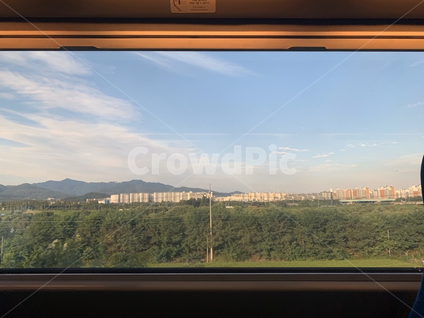 기차,시골,창문,움직임,기차안,햇살,노을