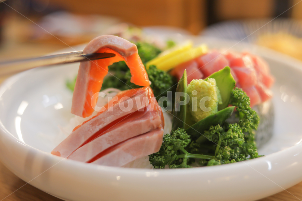 연어사시미,연어회,생연어,연어한점,연어요리,연어,음식,식재료,요리,food,cook,meal,dishes,food reserves,일식,일본음식,일본요리,Japanese food,Japanese dishes,Japanese meal,Japanese cook