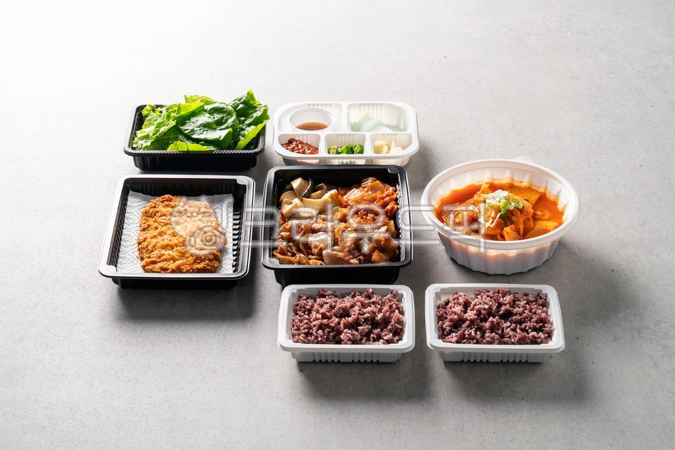 음식,식사,food,dish,대패삼겹살,대패삼겹살구이,삼겹살구이,밥,상추,반찬,김치찌개,돈까스