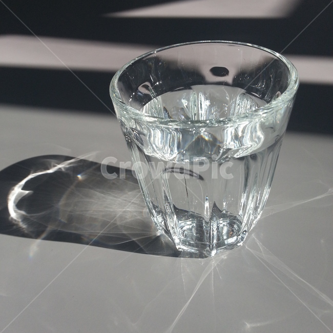 물컵,햇빛,그림자,물,물결