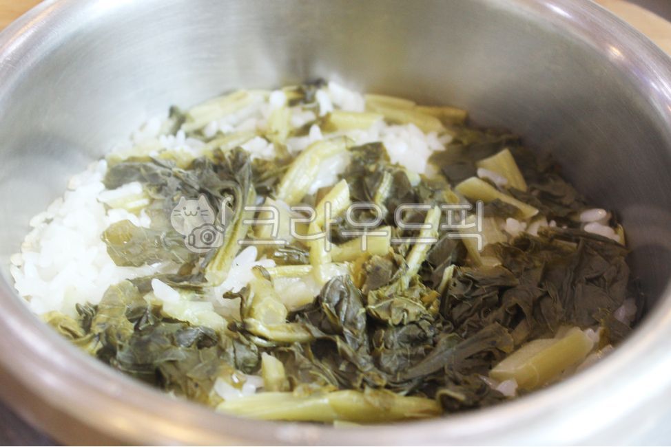 솥밥,시래기밥,시래기,시래기솥밥,음식,food,cook,식사,요리,우거지밥,건강밥상,전통한식,한식밥요리,채소밥,건강식단,가정식,집밥,한그릇요리,나물밥,된장밥,따뜻한밥,간편한식사,채식요리,시골밥상,농촌음식,전통음식,한국음식,소박한밥상,식사준비,정겨운음식,자연밥상,무청요리,음식,식재료,요리,food,cook,meal,dishes,food reserves