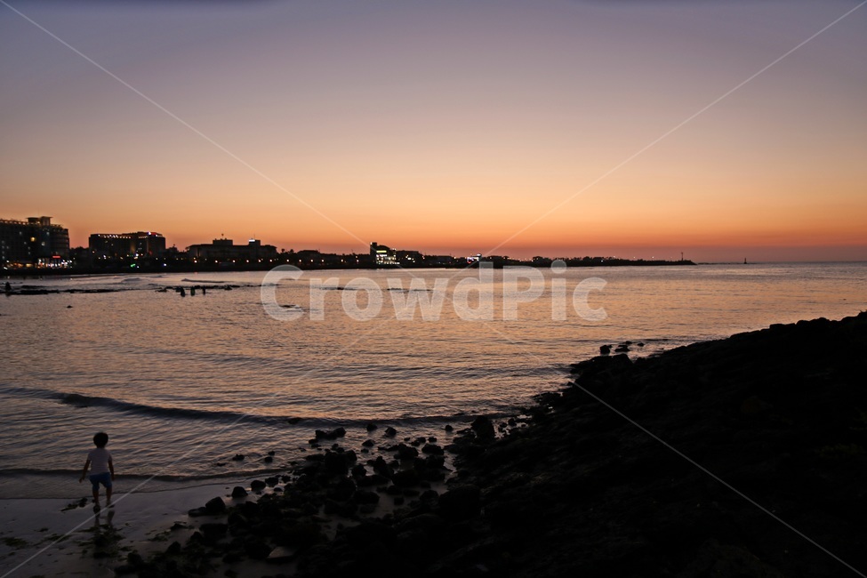 제주도,노을,해변,이호테우,jejuisland,자연,풍경,nature,landscape,한국자연풍경,한국자연경관,korea nature landscape,해변,바다,beach,sea,제주도,jeju,jeju island,person,사람,human,인간,outdoors,옥외,dusk,황혼,sunset,일몰,sky,하늘,dawn,새벽,red sky,붉은 하늘