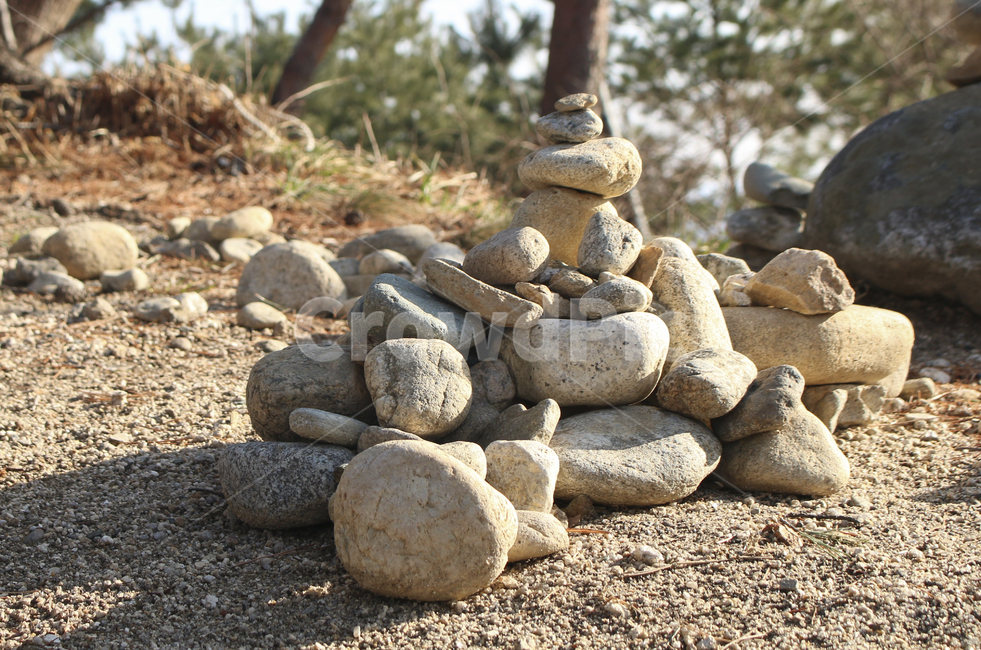 dirtroad,흙길,road,도로,gravel,자갈,ground,바닥,stone,돌,바위,돌탑