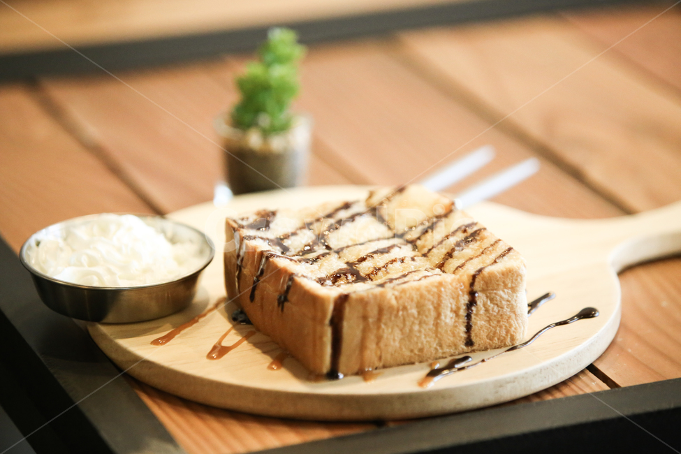 카페,빵,감성,간식,휴식,분위기,생크림,디저트,음식,식재료,요리,food,cook,meal,dishes,food reserves,빵,bread,디저트,간식,후식,dessert,snack