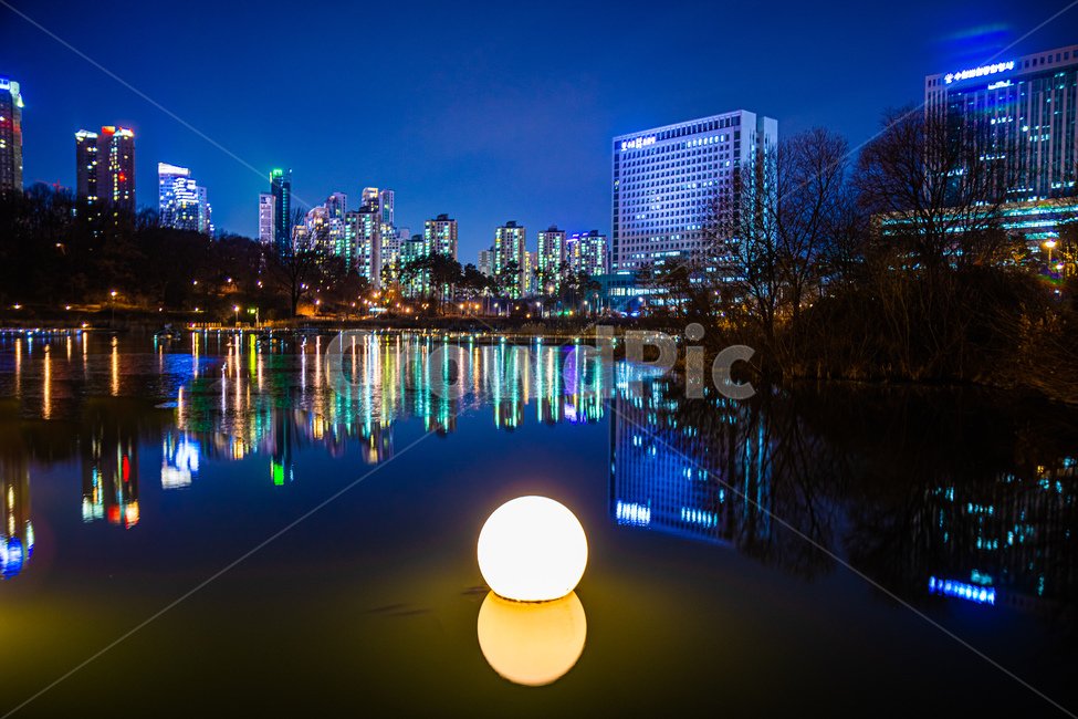 night view,town,city,center,long exposure,Gwanggyo,building,moon,reflect,urban,light,fire,Suwon,high rise building,lake,park