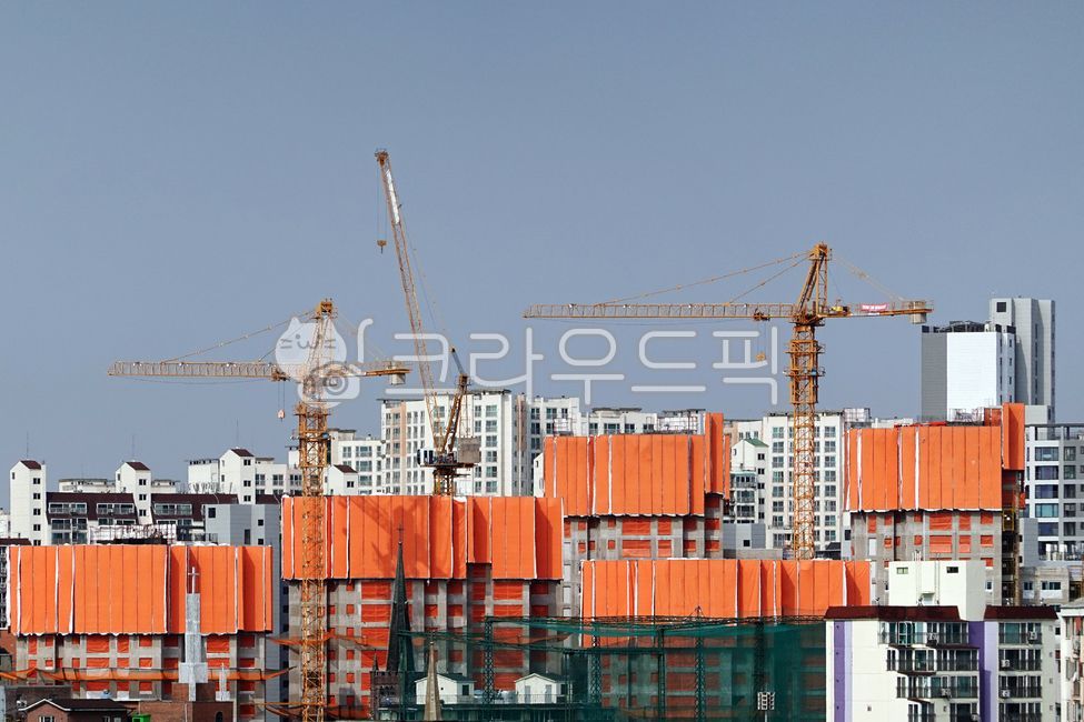 건설현장,아파트,도시풍경,건설,현장,공사,건축,크레인,타워크레인,타워,장비,중장비,건설장비,건물,건축물,빌딩,시멘트,콘크리트,철골,골조,도시,건설업,산업,건축업,constructionsite,apartment,urbanlandscape,site,construction,crane,towercrane,tower,equipment,heavyequipment,constructionequipment,architecture,building,cement,concrete,steelframe,frame,city,industry,constructionindustry