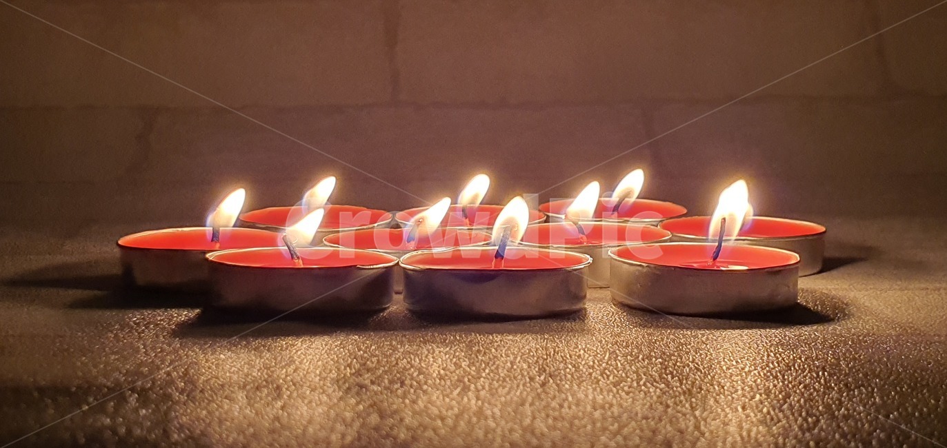 양초,초,불,불빛,어두움,불꽃,candle,flame,background,decoration,fire,christmas,dark,night,celebration,holiday,candlelight,light,yellow,glowing,bright,wax,xmas,religion,glow,church,burn,peace,burning,symbol,romance,black,design,festive,darkness,many
