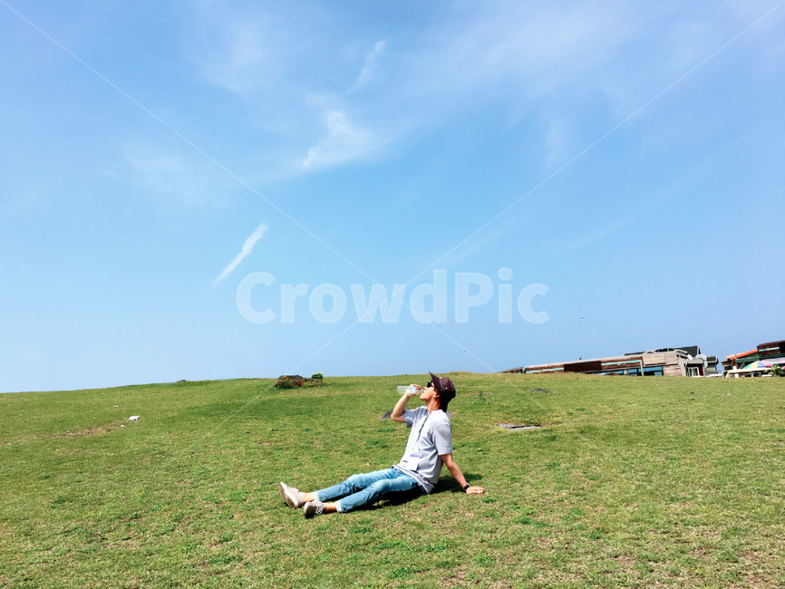 마라도,잔디,들판,하늘,구름,사람,인물,인간,human,person,남성,남자,man,male,여행,휴가,traveling,vacation,trip