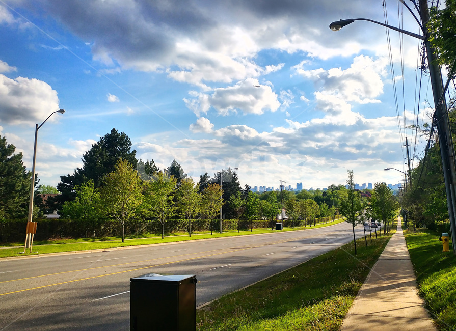 road,blue,sky,sunny,clouds,trees,airplane,canada,하늘,구름,길,도로,맑음