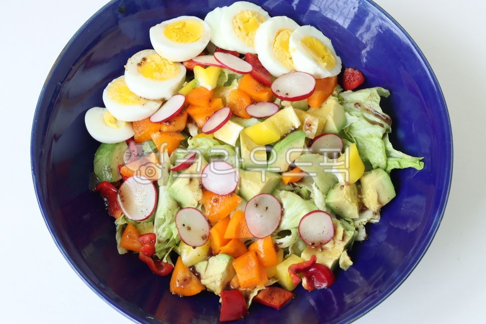 avocado,salad,egg,Radish,vegetable,pimento
