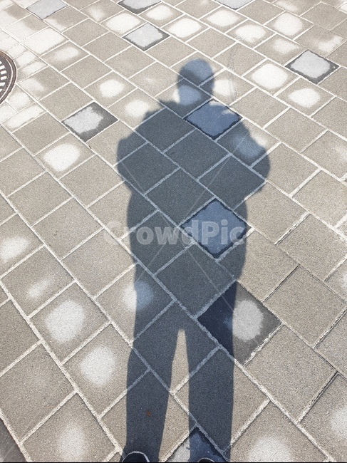 그림자,보도블럭,사람,길,보도,사람,인물,인간,human,person,인물실루엣,사람실루엣,character silhouette,human silhouette,floor,바닥,flooring