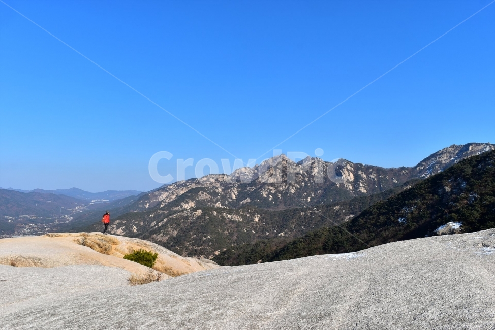 북한산,기자촌능선,풍경,자연,국립공원,서울,도심지,명산,겨울,힐링,산행지,국내여행,자연풍경,산사진,Seoul,Korea,National,Park,비경,산행,등산,트레킹,100대명산,기암,바위산,백운대,바위,암봉,암봉우리,족두리봉,향로봉,비봉,자연,풍경,nature,landscape,한국자연풍경,한국자연경관,korea nature landscape,outdoors,옥외,slope,경사,mountain range,산맥,mountain,산,dirt road,흙길,gravel,자갈,road,도로,human,인간,person,사람