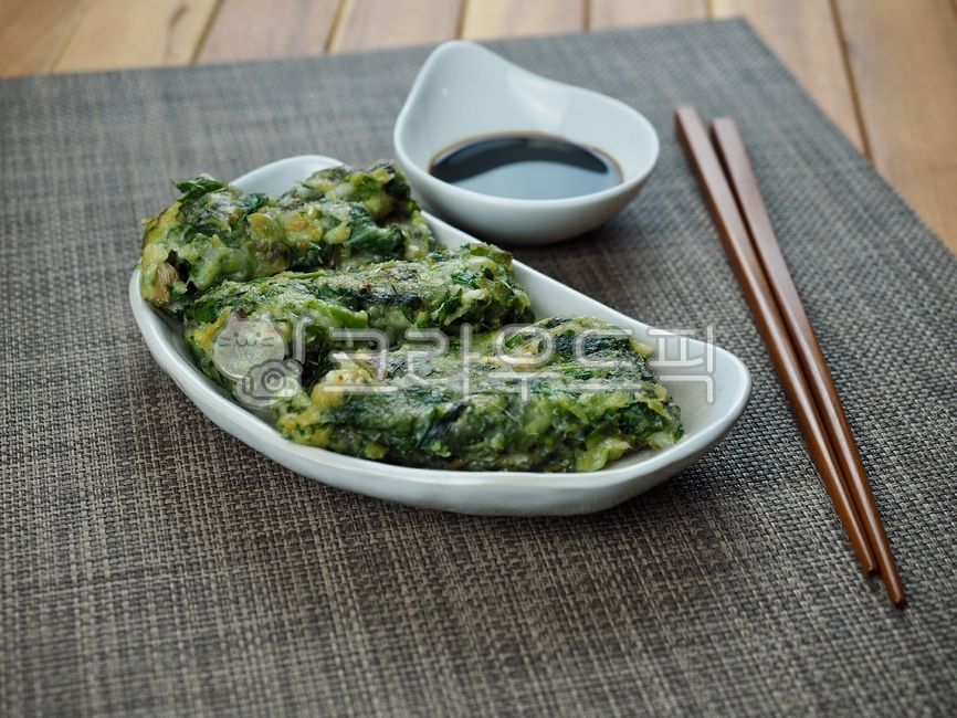 나물,나물부침개,간장,한식,부침개,파전,채소부침개,한국음식,음식,요리,채소,혼합,전,koreanpancake,pajeon,koreanfood,food,cooking,vegetable,젓가락