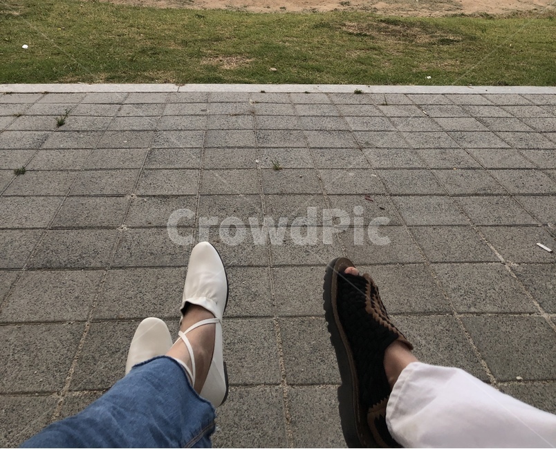 발,신발,소풍,친구,공원,피크닉,나들이,슈즈,다리,shoes,picnic,friend,friends,foot,buddy,park,trip,outing,excursion