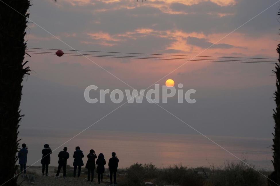 일출,사람,바다,구름,하늘,자연,태양,nature,이스라엘,sun,sky,지중해,해외풍경,여행,자연,풍경,nature,landscape,사람들,대중,군중,other people,crowd,인물실루엣,사람실루엣,character silhouette,human silhouette,여행,휴가,traveling,vacation,trip,person,human,인간
