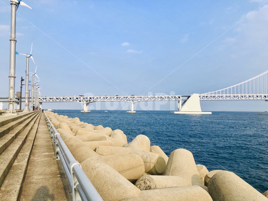 바다,방파제,다리,현수교,바람개비,바람,난간,handrail