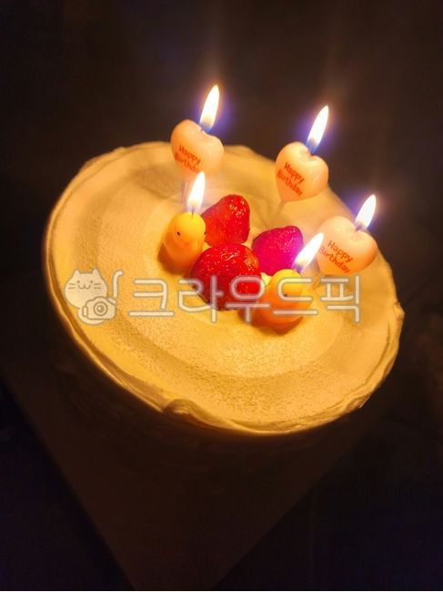케이크,케익,생크림케이크,생크림,초,촛불,생일,생일케이크,생일케익,케잌,디저트,빵,크림빵,기념일,과일케이크,딸기케이크