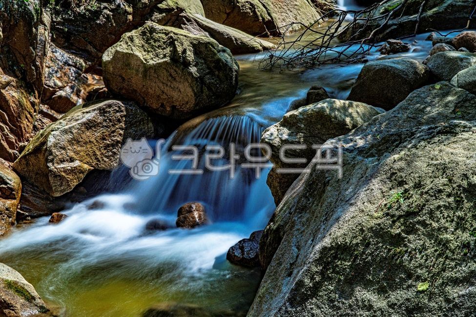 forest,boulder,Sapae Mountain,scenery,branch,summer,scene,mountain climbing,rock,mountain valley,Hoeryong Station,view,mountain,Korean nature,sight,Korean natural scenery,wood,gyeonggido,Korean landscape,nature,tree,Hoeryonggol,water,outdoor,Northern Gyeo