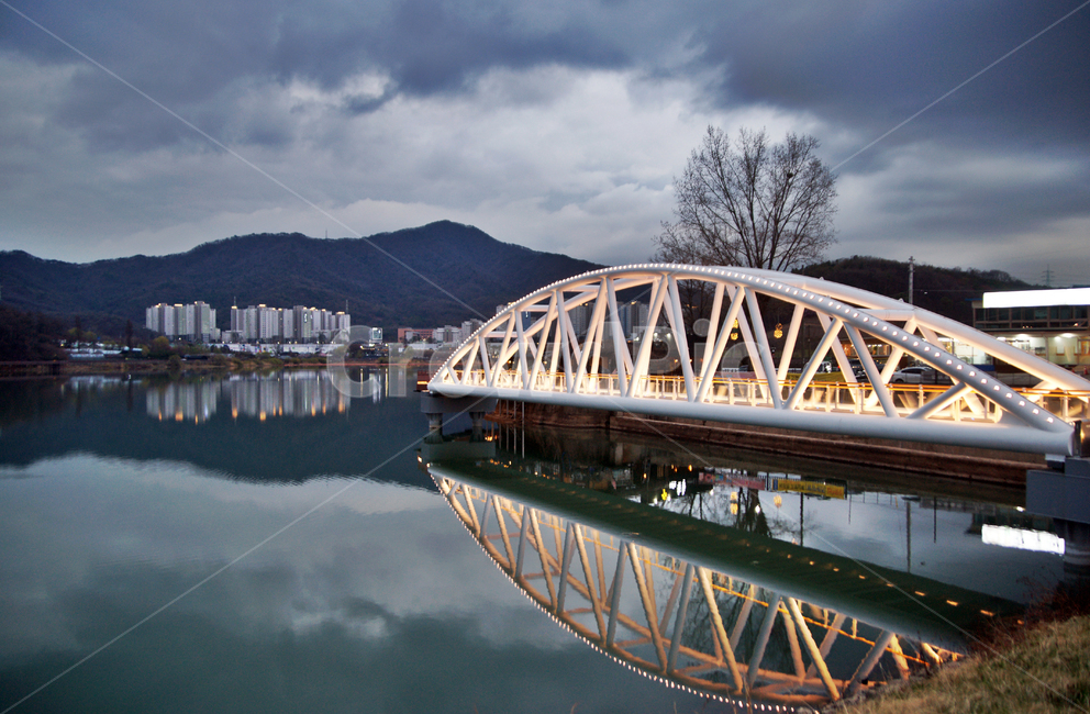 백운호수,탐방로,다리,호수,야경,구름,조명,반영,백운산,야경,밤,풍경,nightscape,night,landscape,building,건물,architecture,건축물,bridge