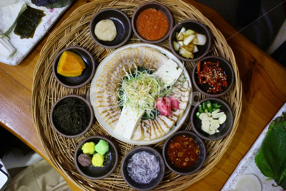 보쌈,한식,젓갈,쌈장,한국음식,수육,파채,koreanfood,음식,식재료,요리,food,cook,meal,dishes,food reserves,육류,고기,meat,한식,한국음식,한국요리,korean food,korean dishes,korean meal,korean cook
