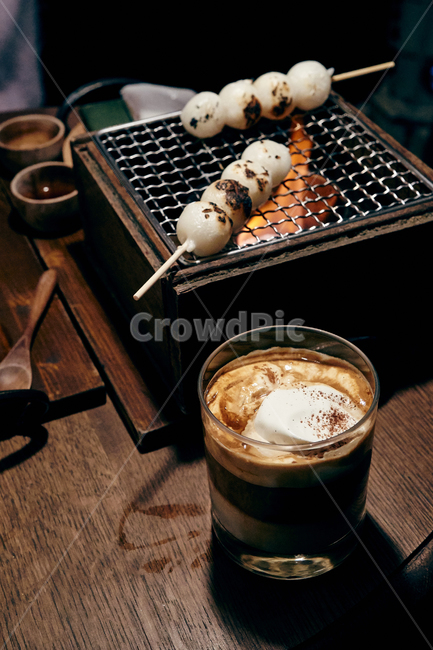 카페,커피,감성,떡,음식,음료,coffee,크림커피,당고,비엔나커피,beverage,cafe,drink,sensitivity,음식,식재료,요리,food,cook,meal,dishes,food reserves,디저트,간식,후식,dessert,snack