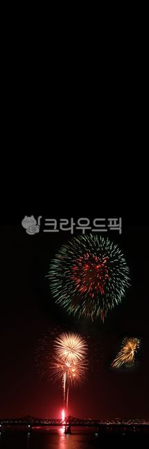 fireworks,flames,nighttime,night sky,han river,banana,sky,night,banner printing,nightsky,lighting,water,bananadesign,banner design,Banner design,river,evening,landscape,vertical banner