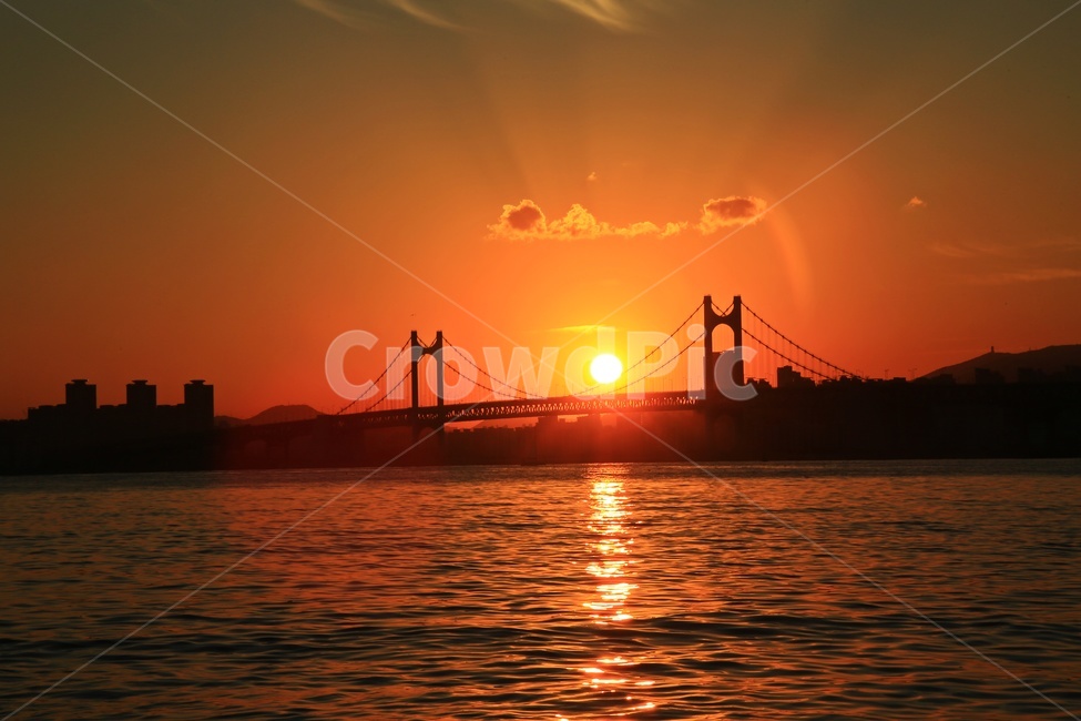 bridge,다리,building,건물,nature,자연,outdoors,옥외,sunset,일몰,dusk,황혼,redsky,붉은하늘,sky,하늘,sunlight,햇빛,부산,광안대교,광안대교일몰,해넘이