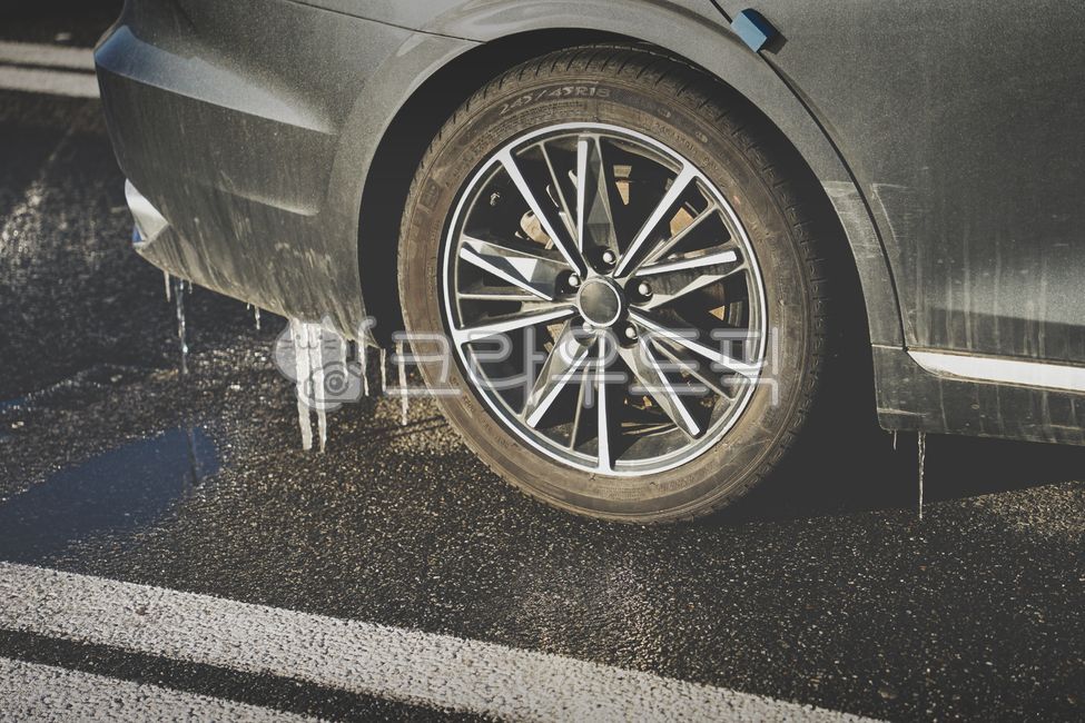 바퀴,기계,알로이휠,타이어,자동차바퀴,차량,고드름,자동차