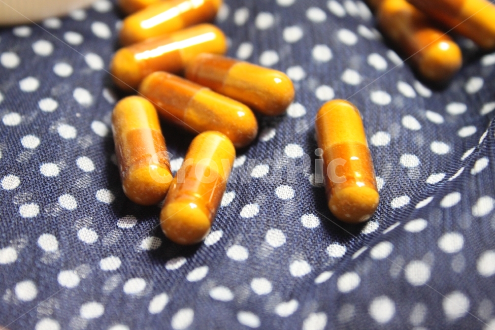 약,알약,병원,질병,아픔,고통,캡슐,노란,노란약,배경,접사,치료,건강,tablet,medicine,fill,drug,drugs,pills,medication,capsule,pharmaceutical,pharmacy,background,health,pill,concept,cure,closeup,medical,healthy,hospital,healthcare,illness,vitamin,의료,의학,병원,medical,hospital,clinic
