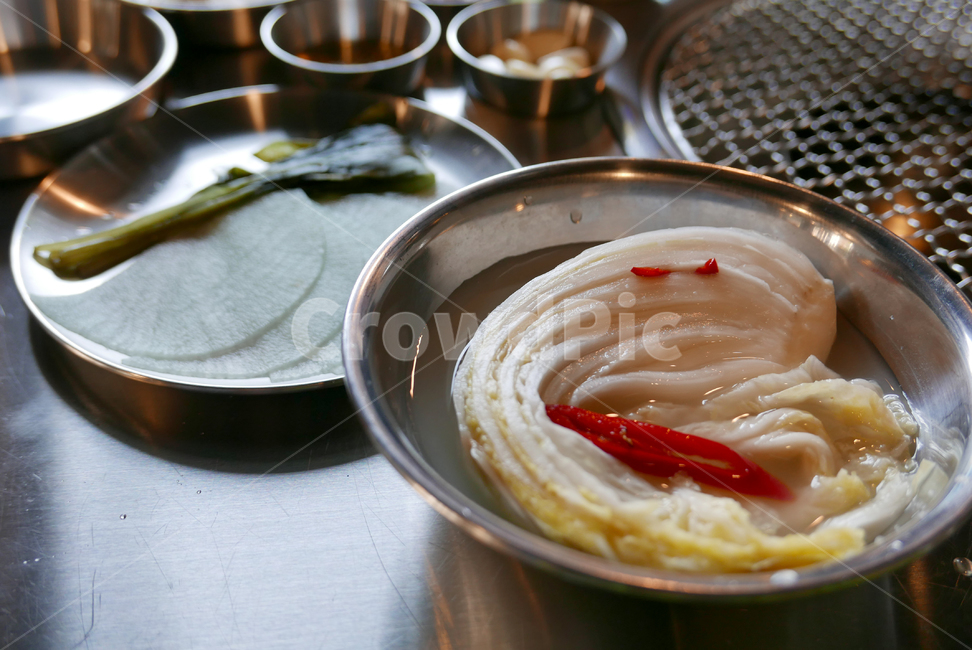 물김치,김치,밑반찬,쌈,재료,고기집,음식,반찬,접시,음식,식재료,요리,food,cook,meal,dishes,food reserves
