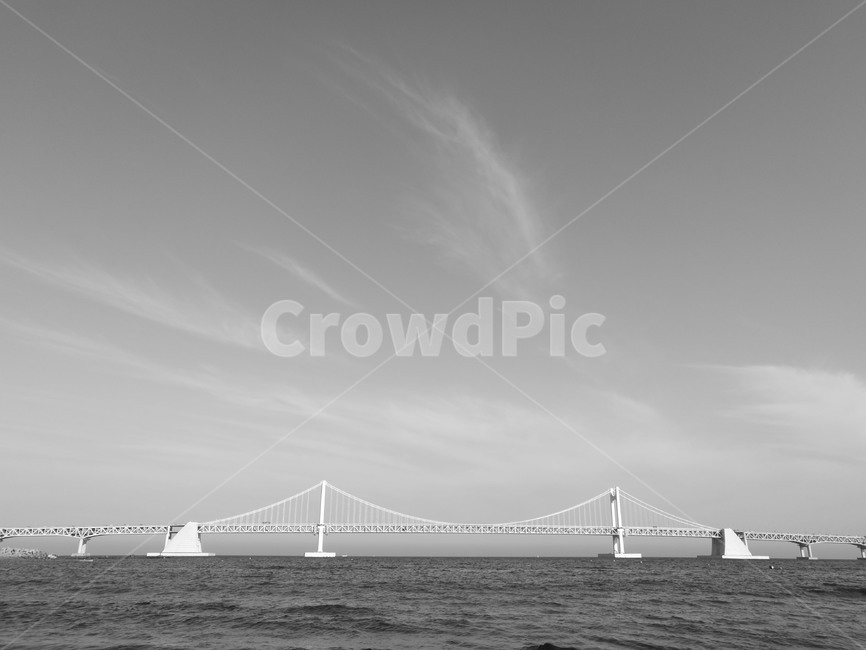 부산,광안리,광안대교,흑백사진,풍경,랜드마크,landmark,tourist attraction,한국랜드마크,한국관광지,한국명소,korea landmark,korea tourist attraction,흑백,모노톤,monochrome,black and white,건축물,건물외관,exterior,building,structure,architecture,construction