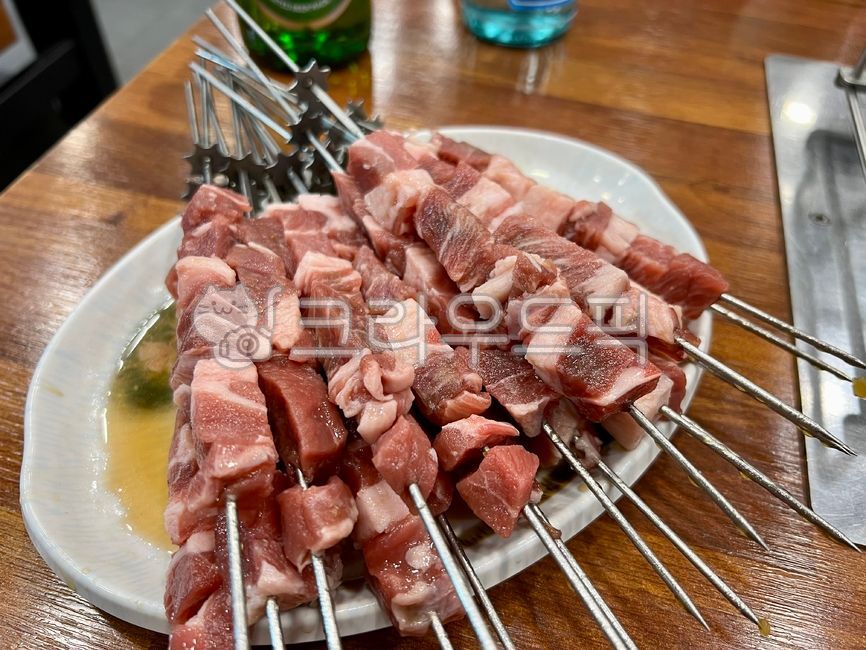 lamb skewers,lamb,meat,food