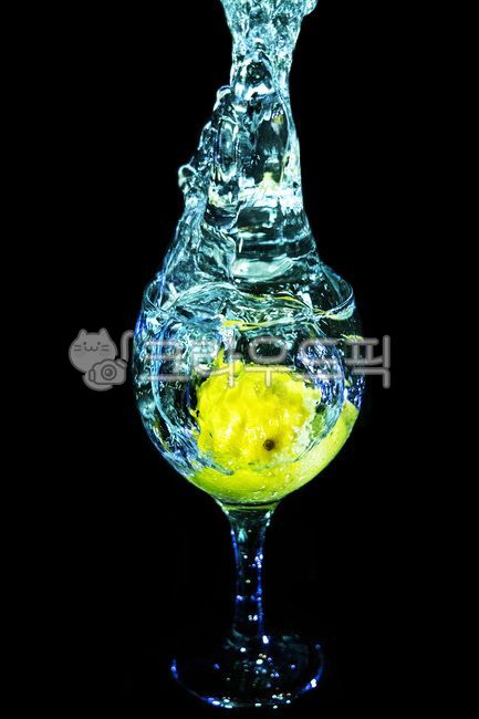 wine glass,citrus fruits,rising,Vibrancy,fruit,water,food,citrusfruit,lemon,lively,plant,water splash,rise