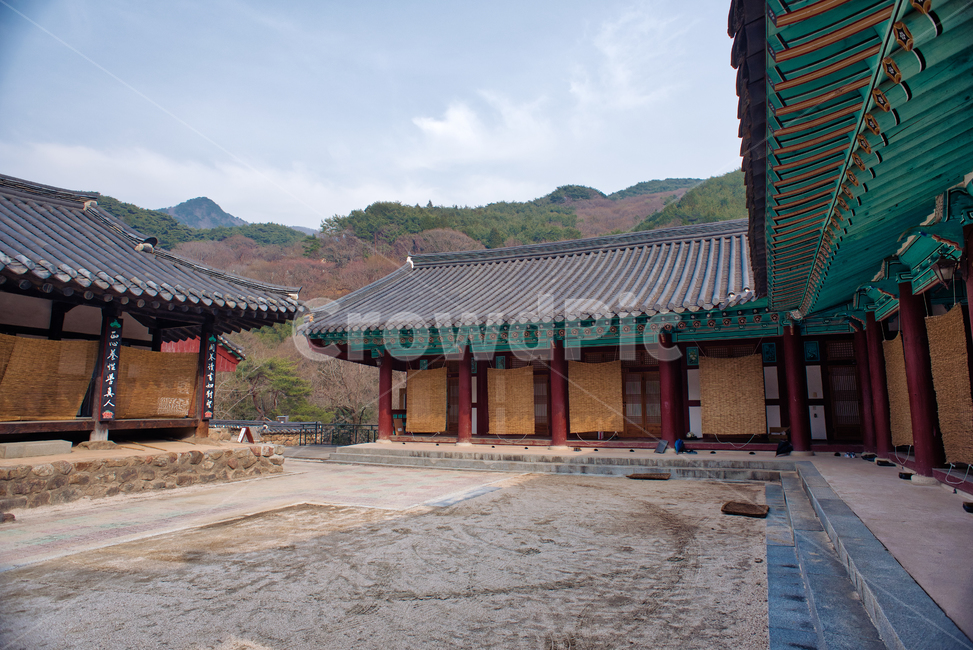 화엄사,풍경,천년고찰,사찰,지리산,한국전통,한국문화,korean traditional,korean culture,종교,신앙,religion,belief,faith,건축물,건물외관,exterior,building,structure,architecture,construction