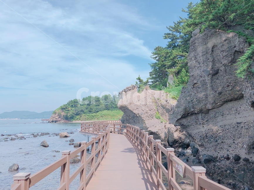 풍경,바다,절벽,자연,해안산책로,바다위다리,맑은하늘,cliff,자연,풍경,nature,landscape,railing,난간,handrail,banister
